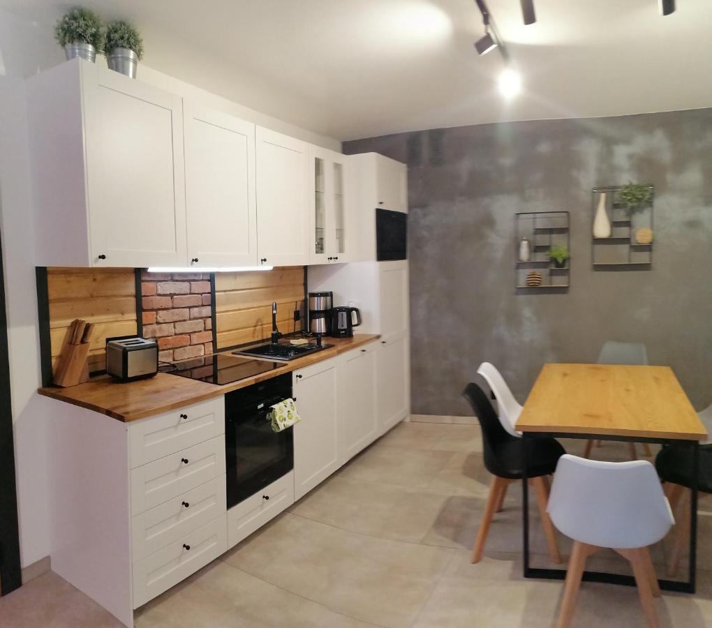 Appartamento Apartament Jelen Złotów Esterno foto